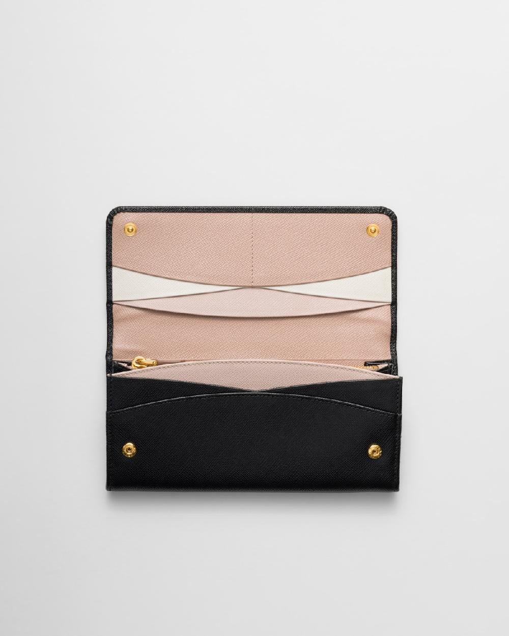 Prada Cartera grande de piel Saffiano