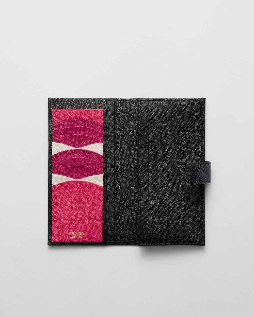 Prada Cartera grande de piel Saffiano