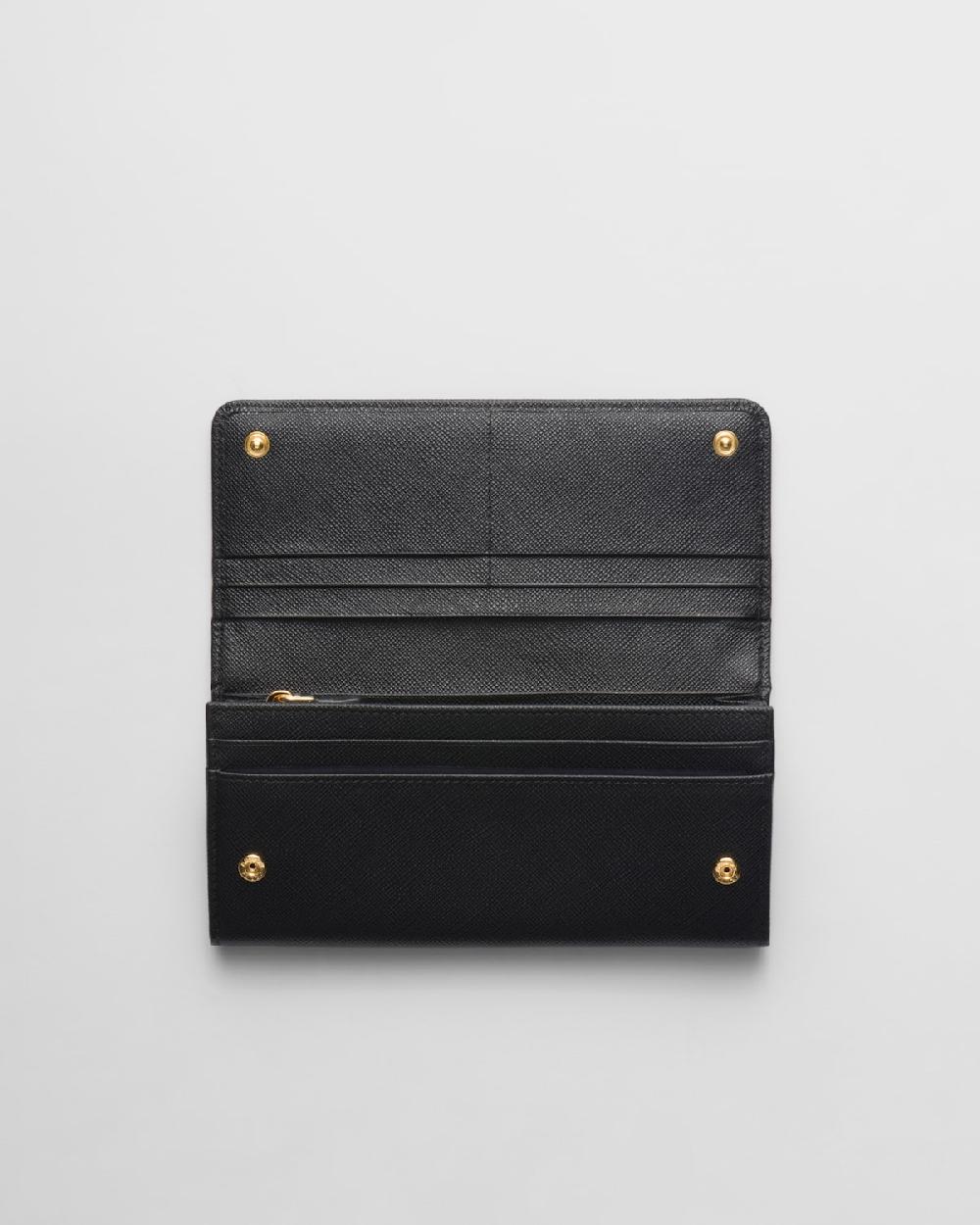 Prada Cartera grande de piel Saffiano