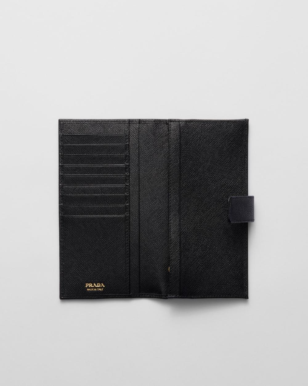 Prada Cartera grande de piel Saffiano