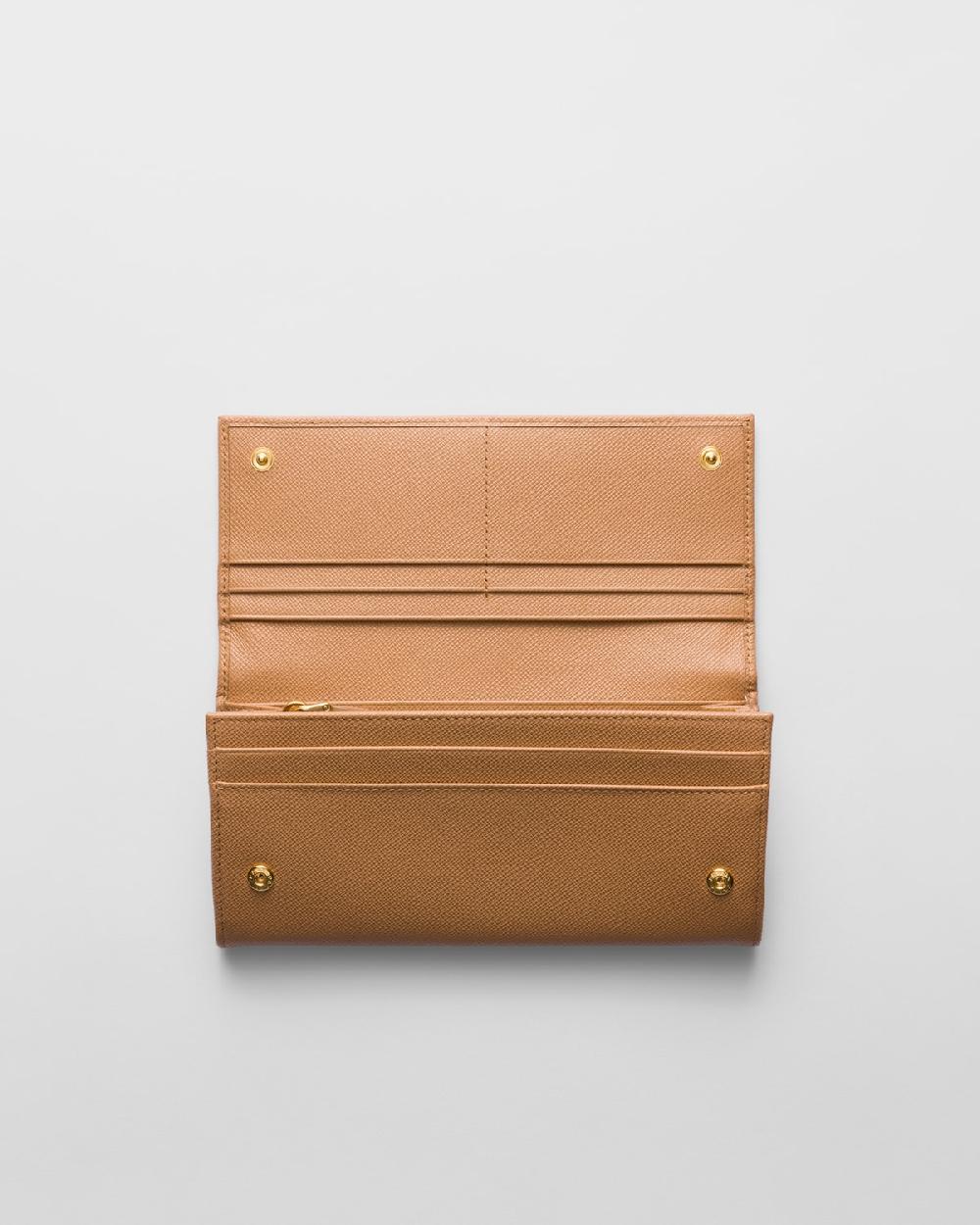 Prada Cartera grande de piel Saffiano