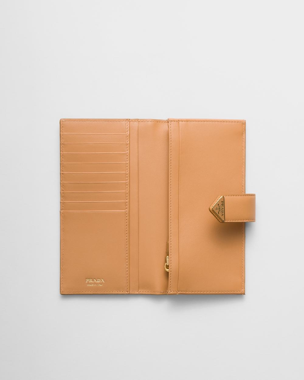 Prada Cartera grande de piel y Saffiano