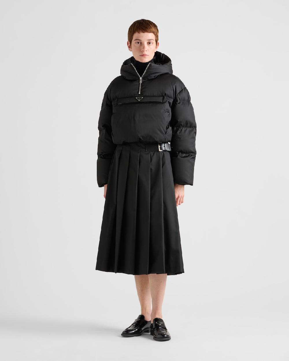 Prada Chaqueta de plumón corta en Re-Nylon