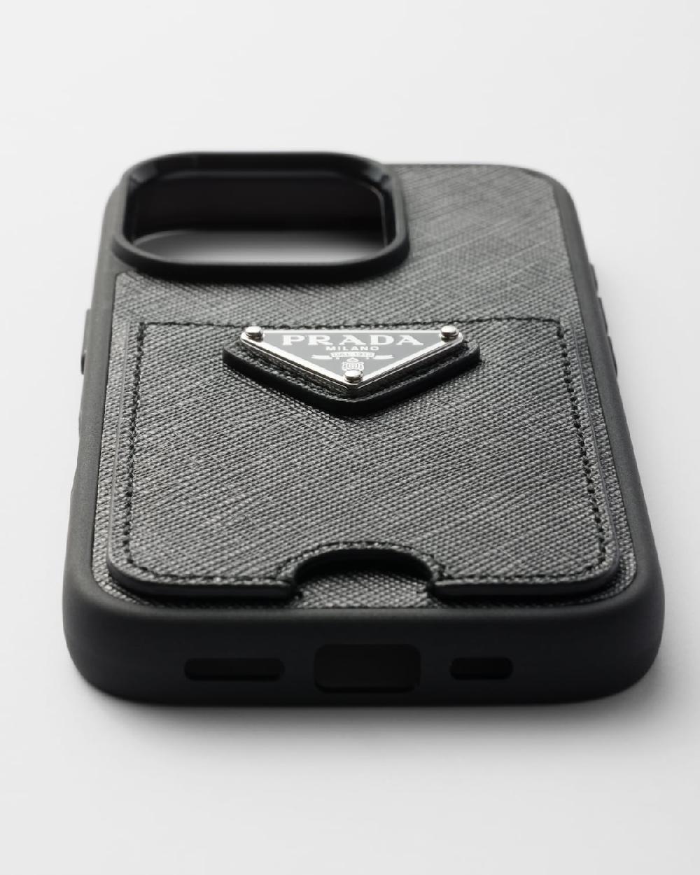 Prada Funda de piel Saffiano para iPhone 16 Pro