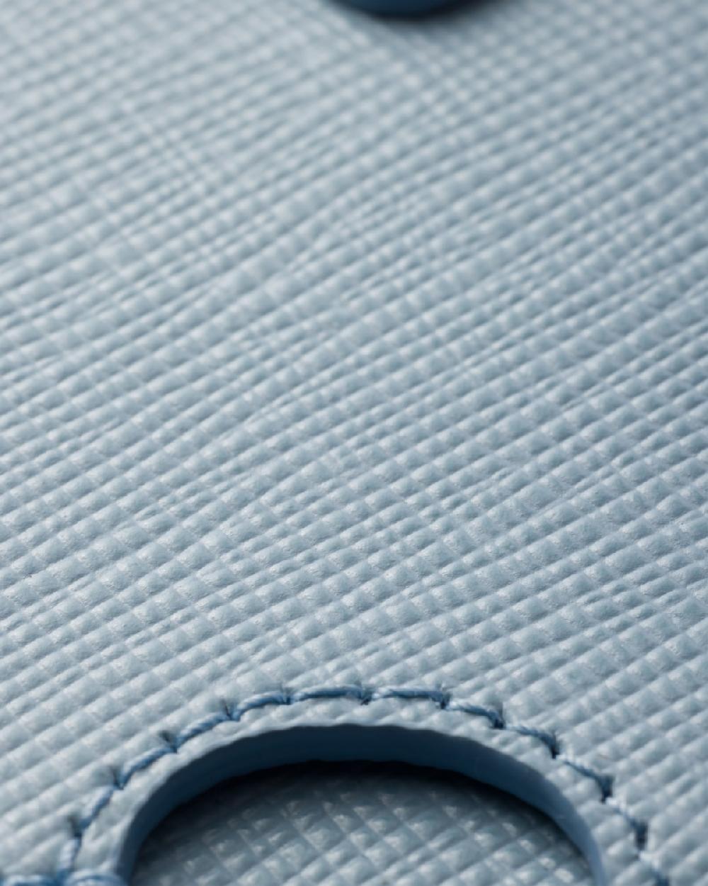 Prada Funda de piel Saffiano para iPhone 16 Pro