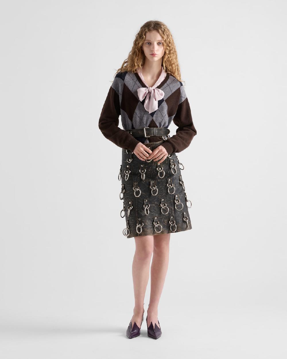 Prada Minifalda de piel con anillas metálicas