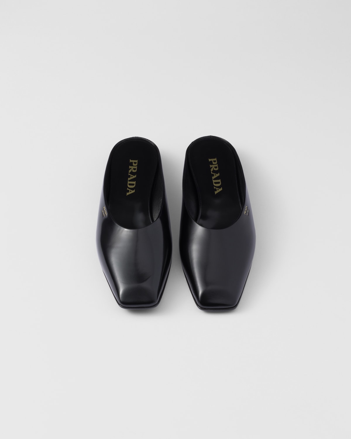Prada Mules De Piel Cepillada