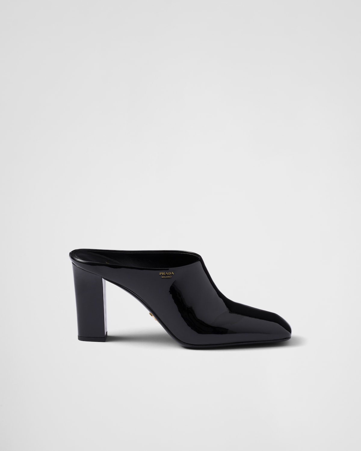 Prada Mules en charol