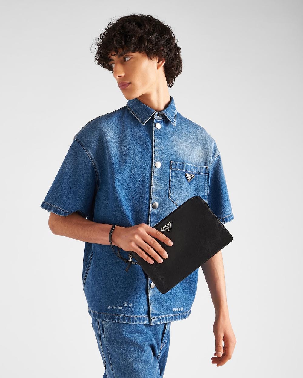 Prada Pouch de piel Saffiano