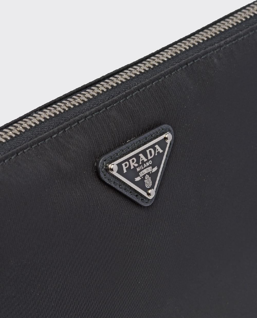 Prada Pouch de Re-Nylon y piel Saffiano