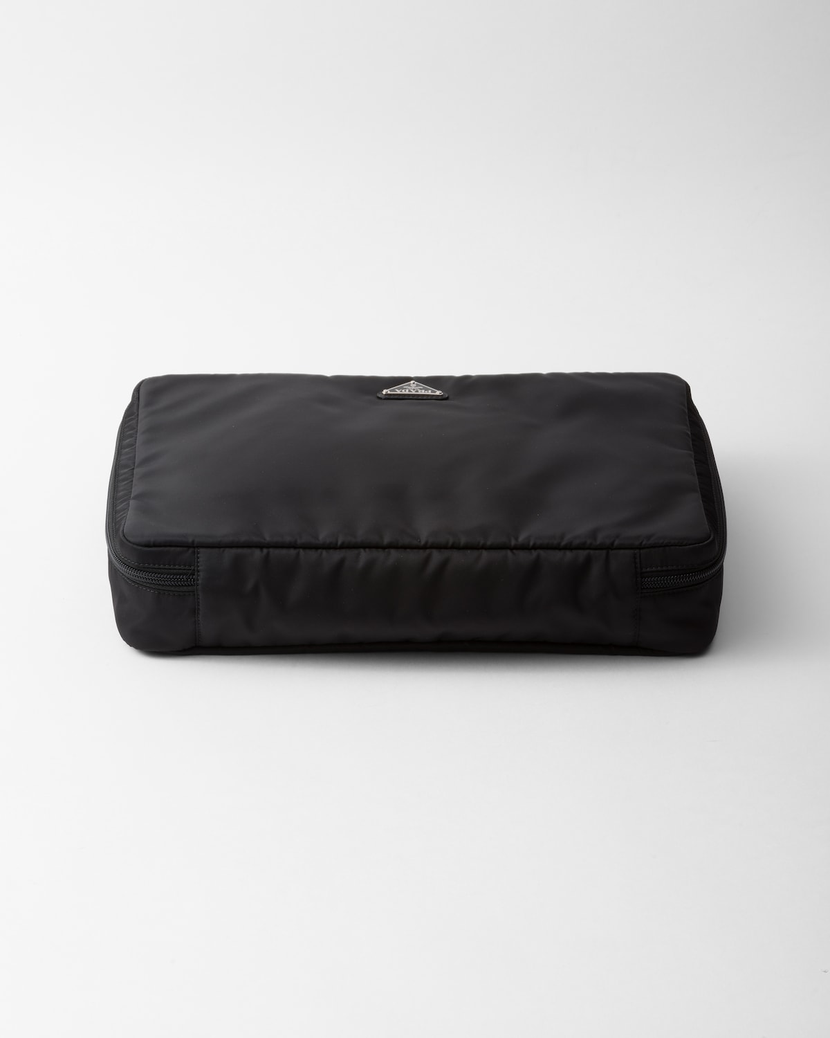 Prada Pouch Grande De Re-Nylon Con Cremallera