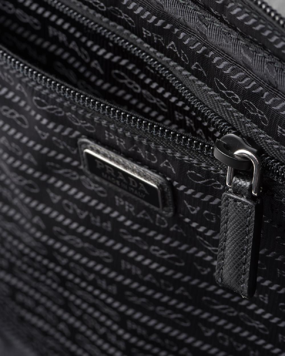 Prada Pouch Grande De Re-Nylon Con Cremallera