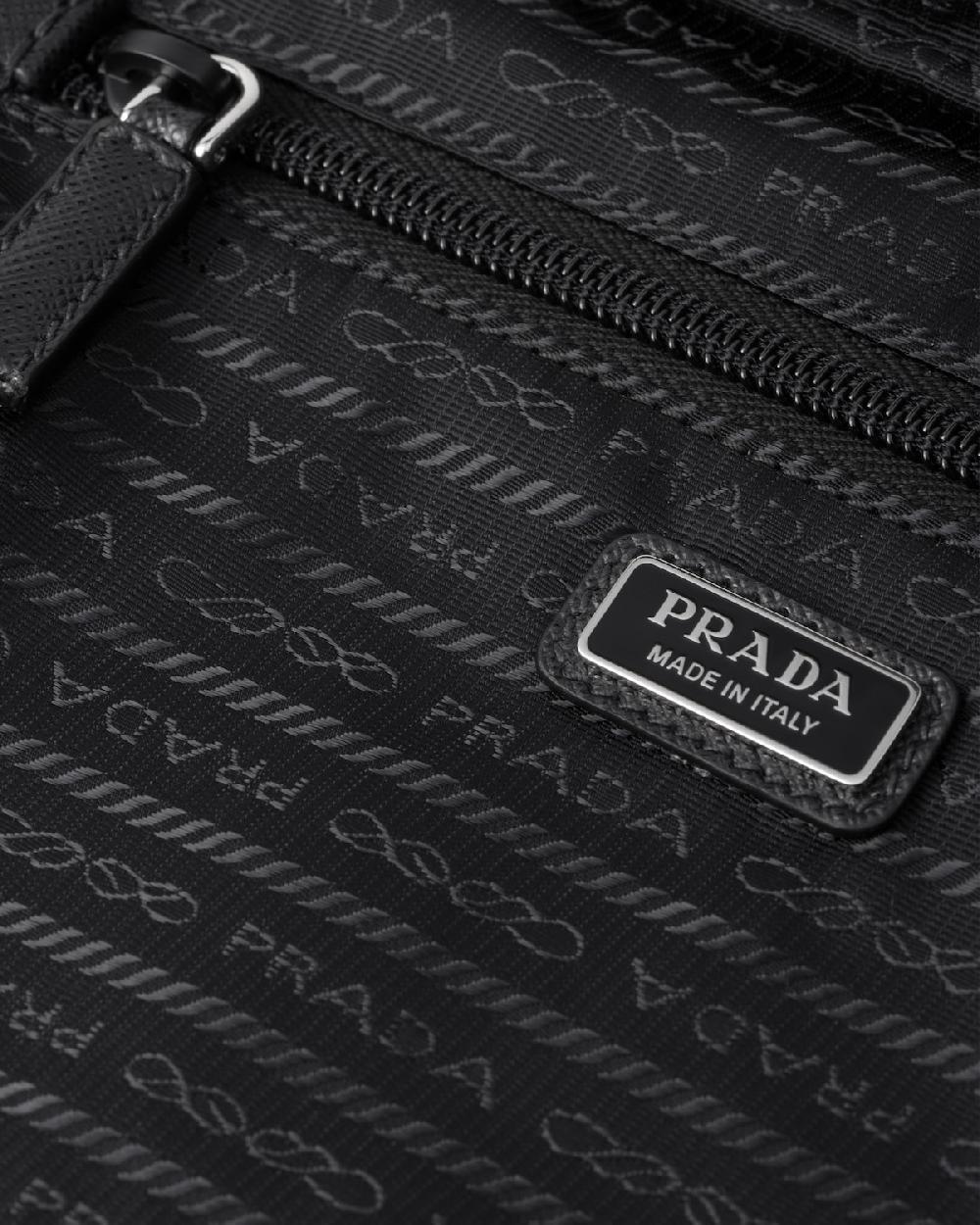Prada Pouch Mediano De Re-Nylon Con Cremallera