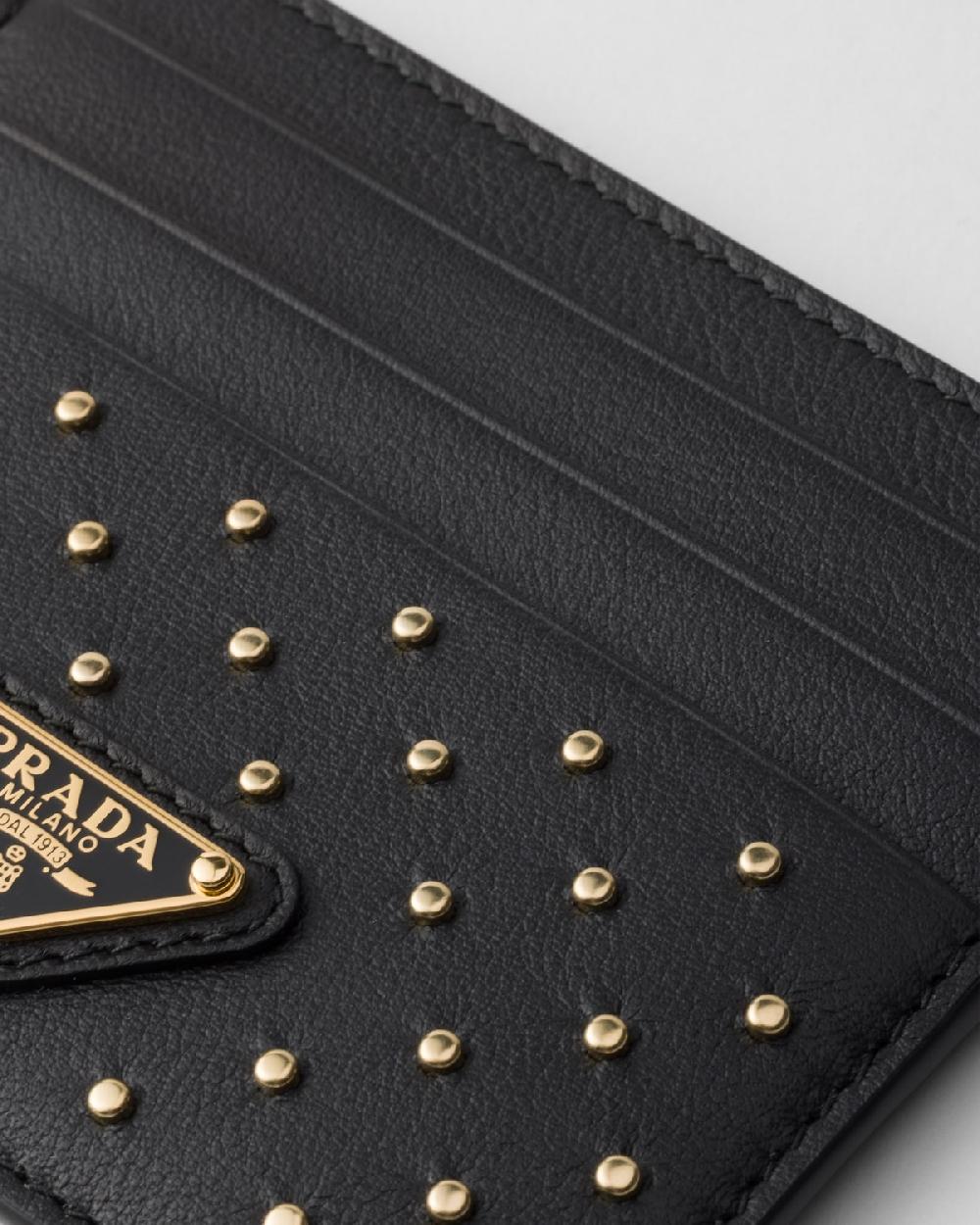 Prada Tarjetero de piel con tachuelas