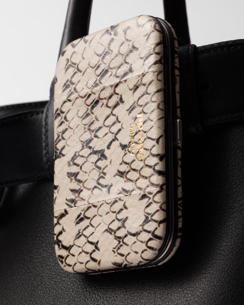 Prada Tarjetero de piel de serpiente Ayers