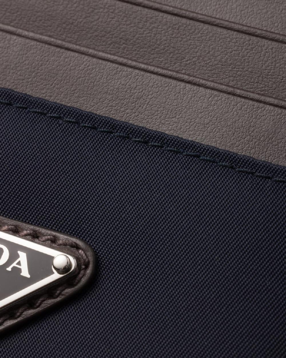 Prada Tarjetero de piel y Re-Nylon