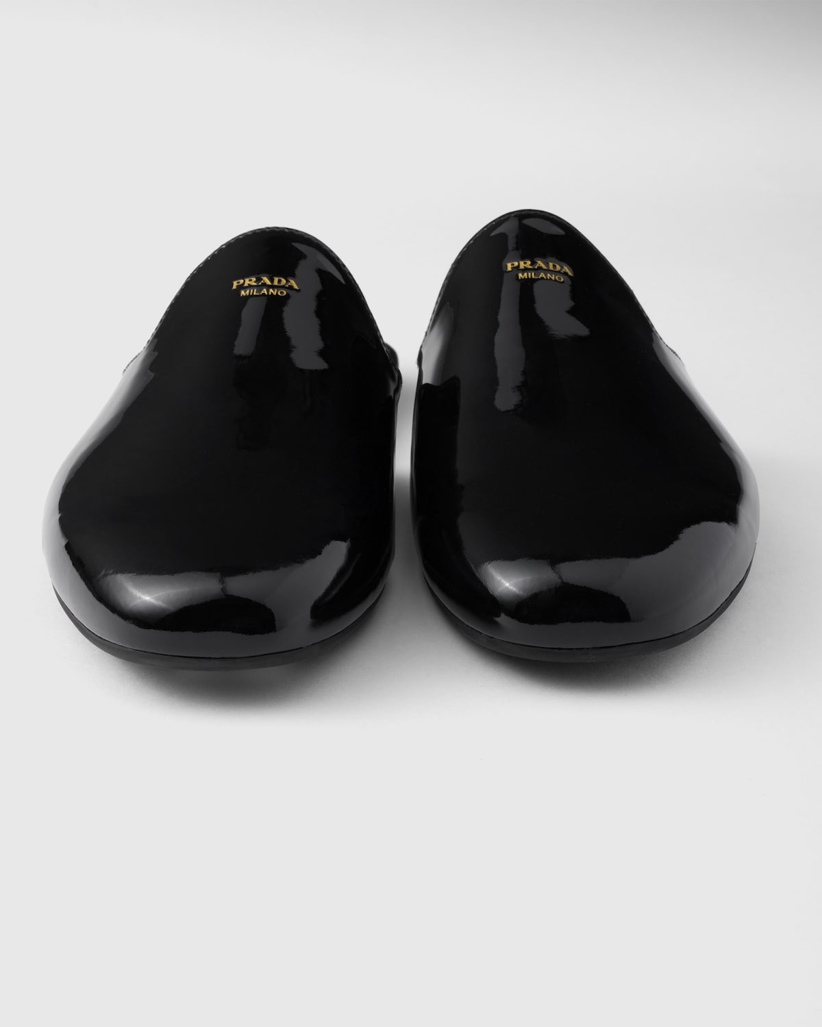 Prada Zapatillas De Charol Destalonadas