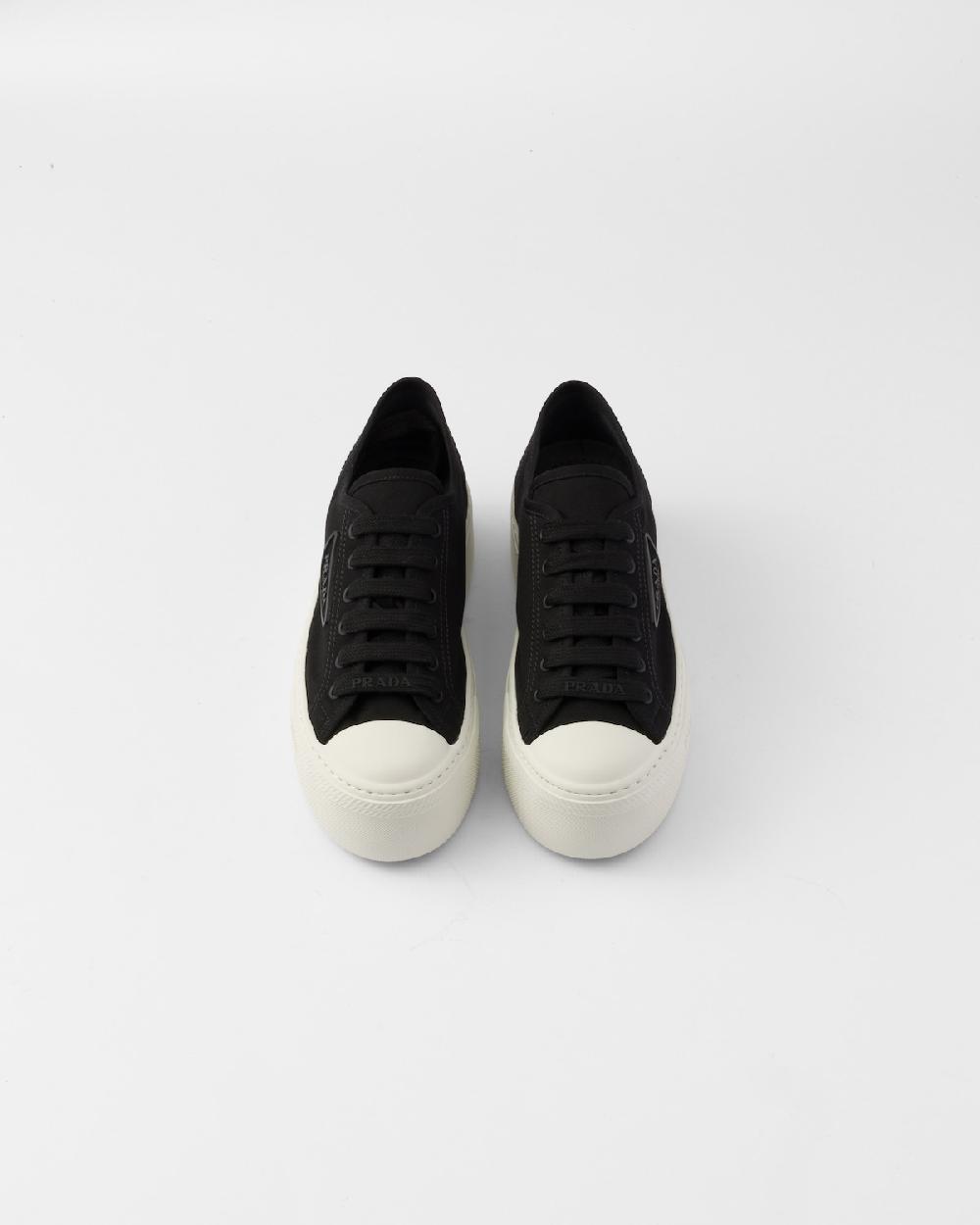 Prada Zapatillas De Tela Con Cordones