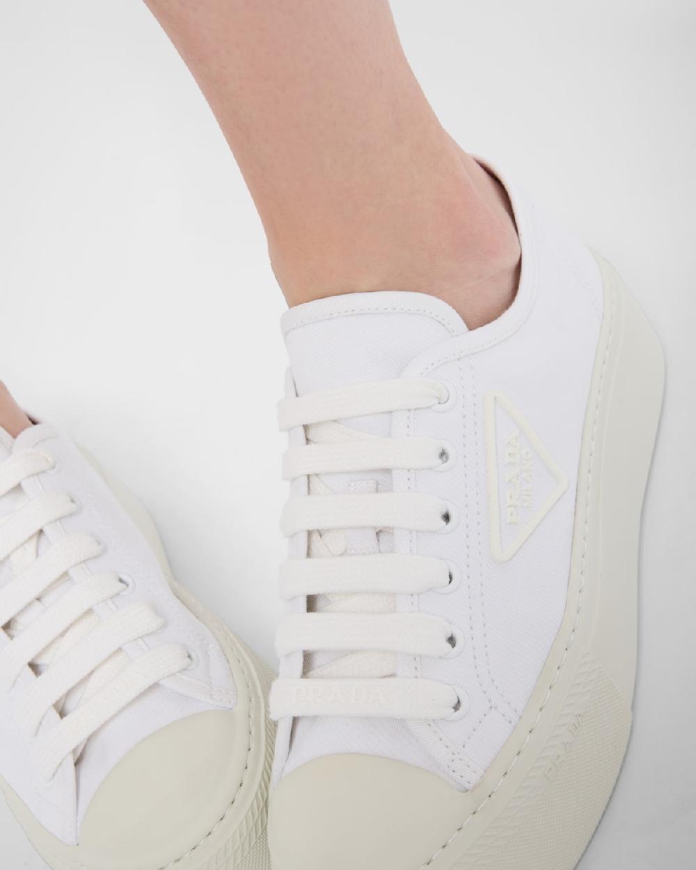 Prada Zapatillas De Tela Con Cordones