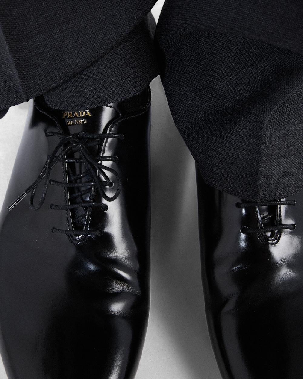 Prada Zapatos De Piel Cepillada Con Cordones