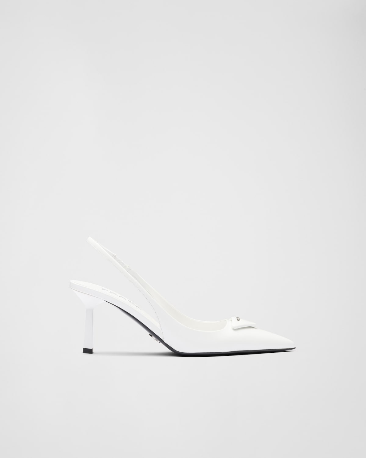 Prada Zapatos de salón slingbacks en piel cepillada