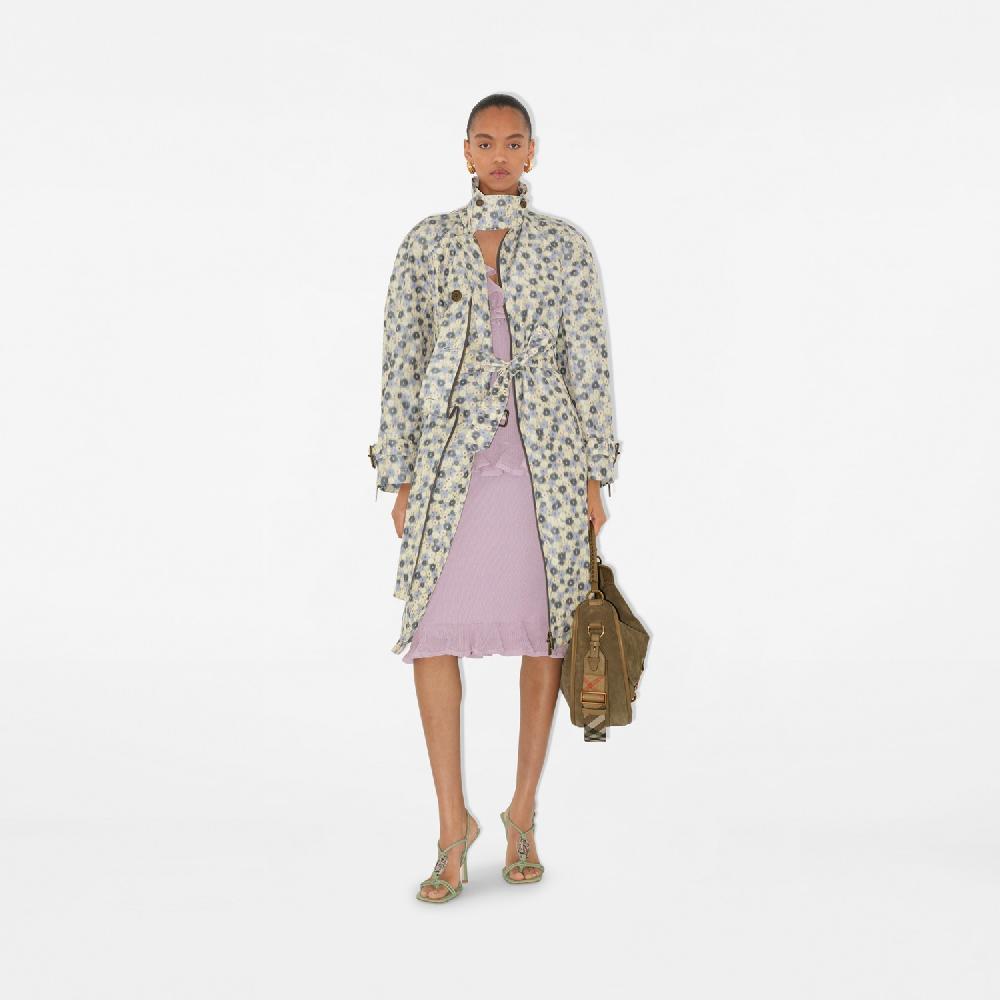 Burberry Abrigo Tres Cuartos Largo Y Ligero Con Estampado De MargaritasPrecio 2.790 00 € Novedades