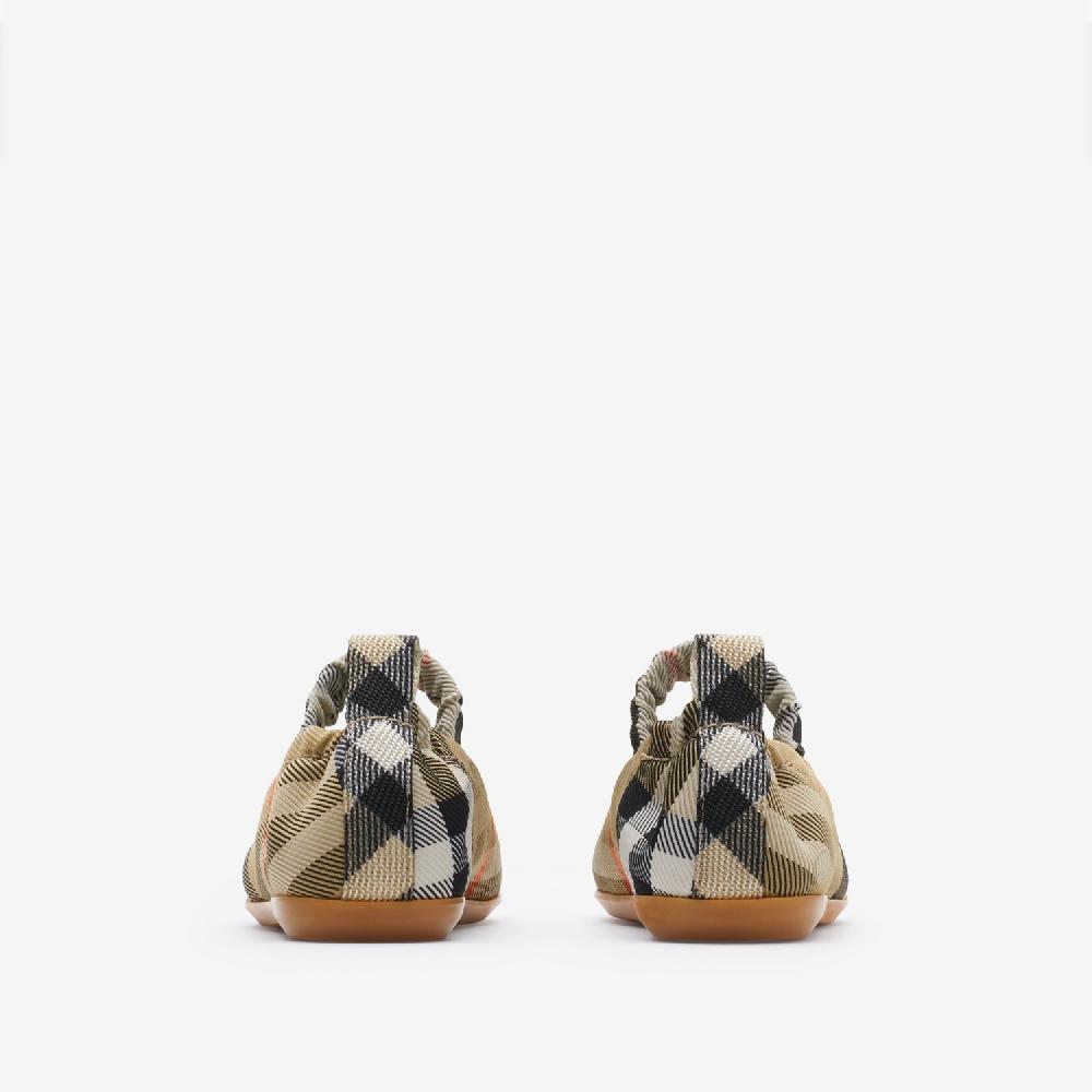 Burberry Bailarinas En Mezcla De Nailon CheckPrecio 350 00 € 6-36 Meses