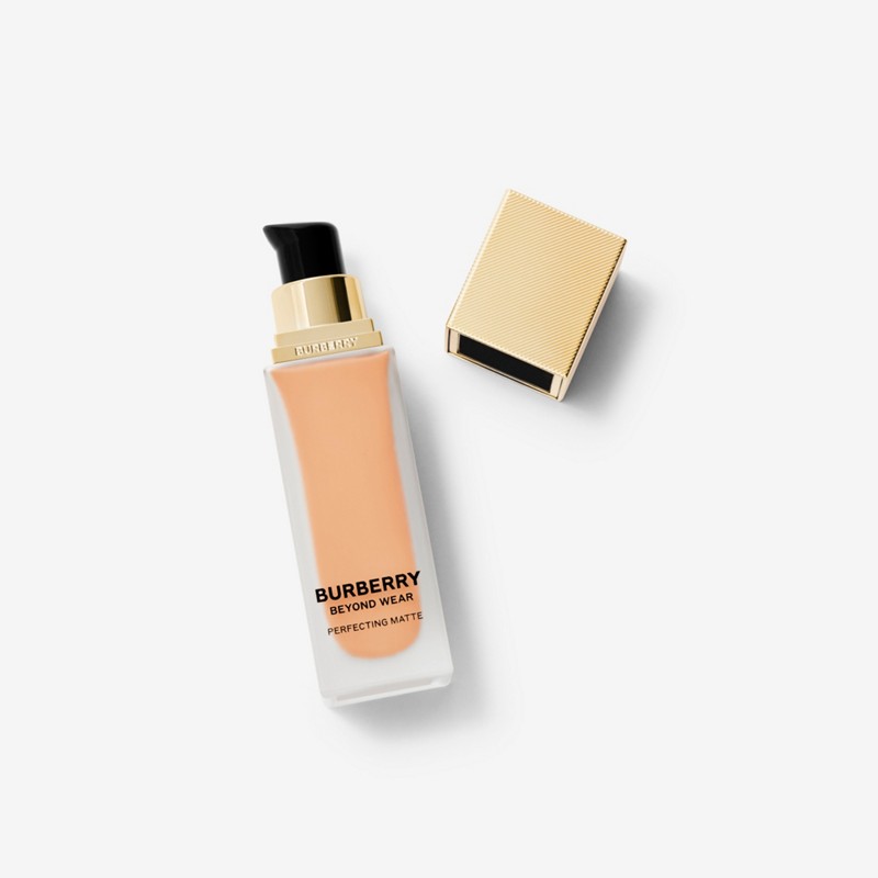 Burberry Beyond Wear Perfecting Matte Foundation – 40 Light NeutralPrecio 56 00 €