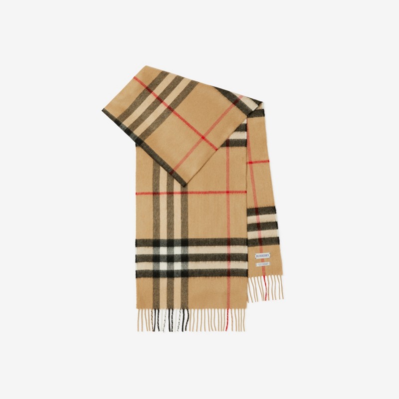 Burberry Bufanda en cachemir CheckPrecio 490 00 € Personalizable con iniciales