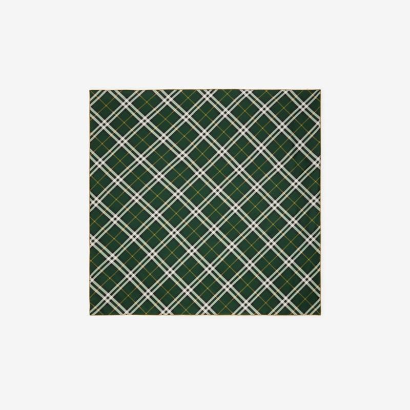 Burberry Pañuelo en seda CheckPrecio 450 00 €