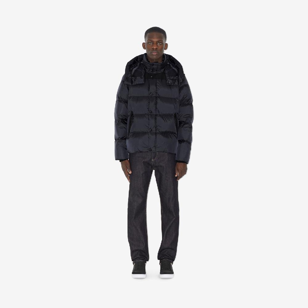 Burberry Chaqueta De Plumas En Nailon Con Mangas ExtraíblesPrecio 1.450 00 € Disponibilidad Limitada