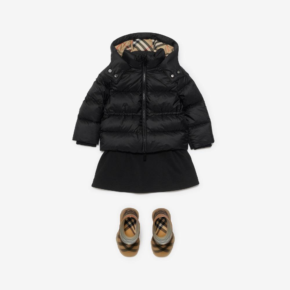 Burberry Chaqueta De Plumas En NailonPrecio 490 00 € 6-24 Meses