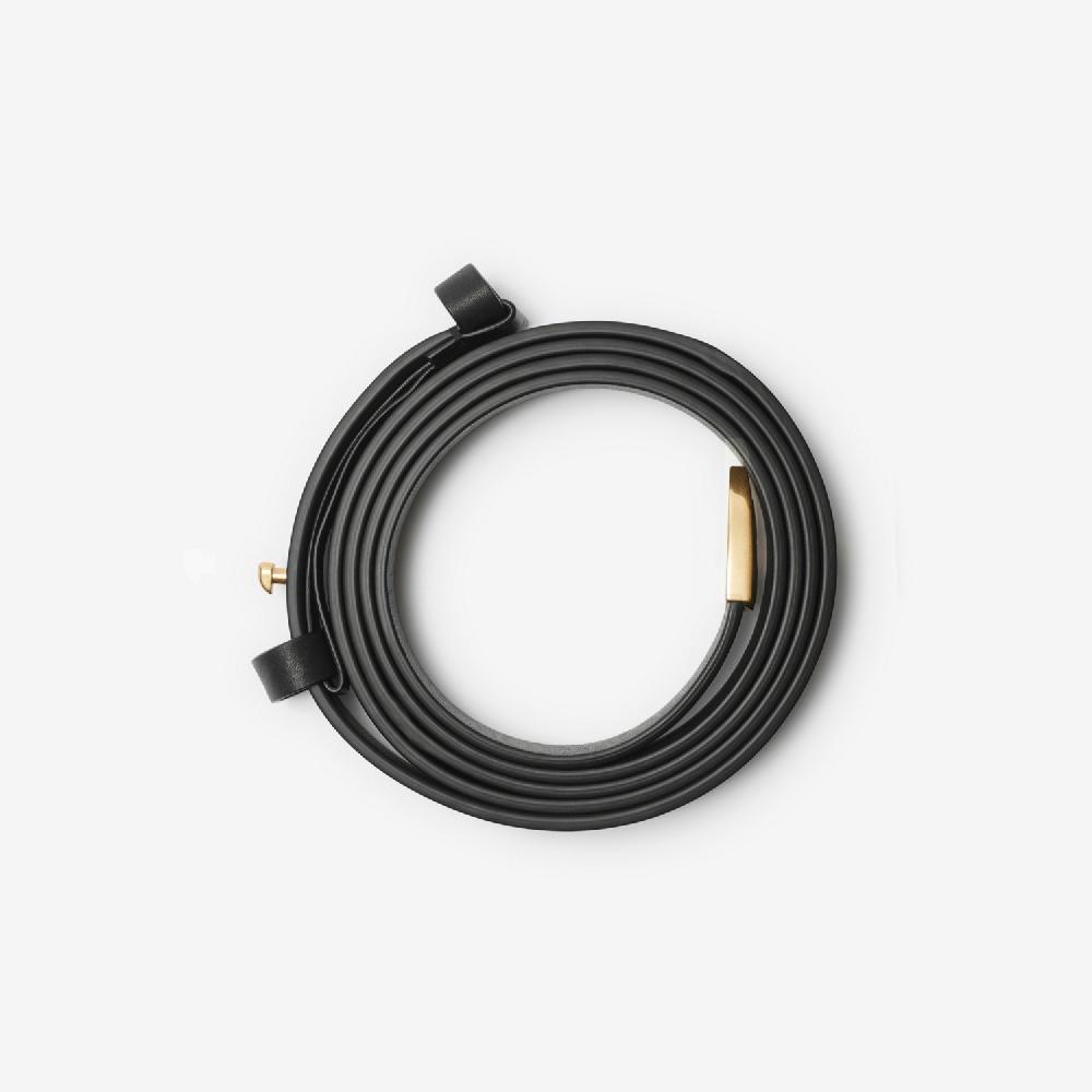 Burberry Cinturón Fino En Piel Con Motivo B ShieldPrecio 450 00 € Personalizable Con Iniciales