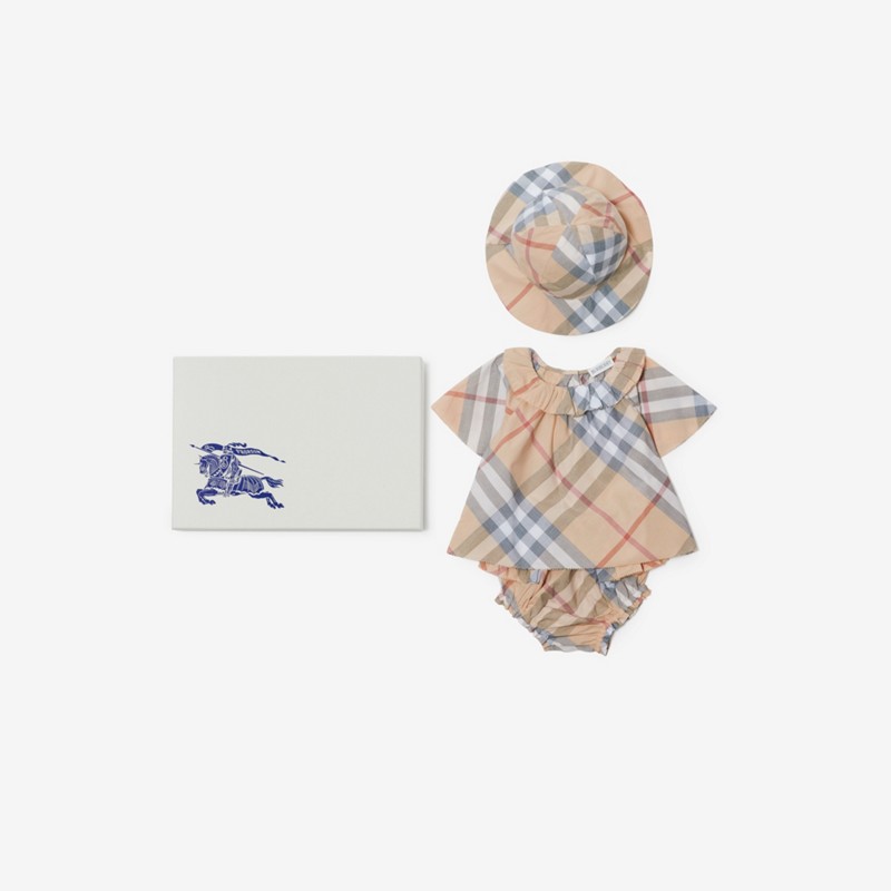 Burberry Conjunto de regalo de tres piezas en algodón CheckPrecio 350 00 € 1-18 meses