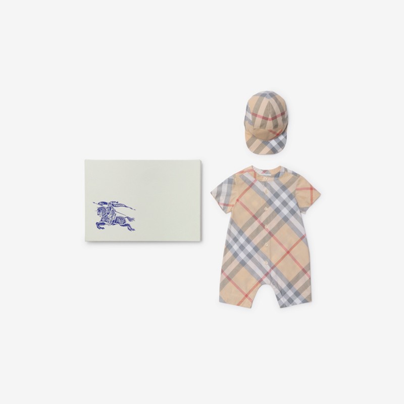 Burberry Conjunto de regalo para bebé de dos piezas en algodón CheckPrecio 350 00 € 1-18 meses