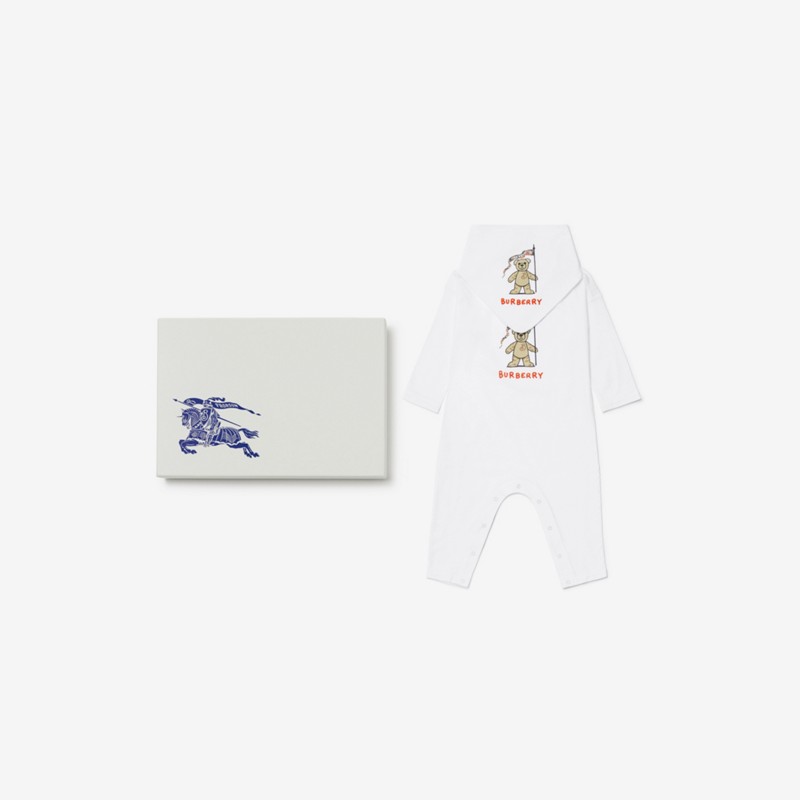 Burberry Conjunto de regalo para bebé de dos piezas en algodón con osito ThomasPrecio 230 00 € 1-18 meses
