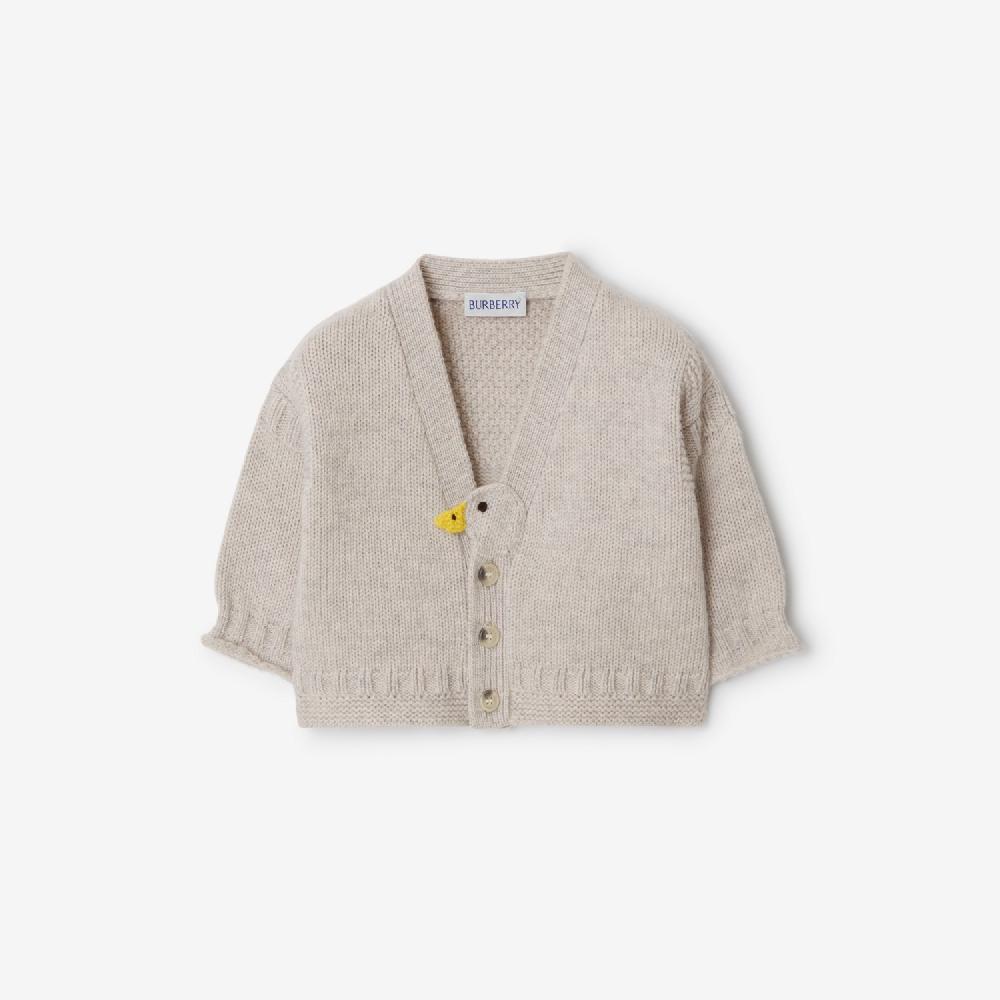 Burberry Conjunto De Tres Piezas Para Bebé En Lana Y Cachemir Con Motivo De PatoPrecio 580 00 € 1-18 Meses