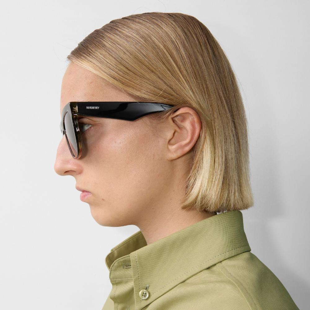 Burberry Gafas De Sol Con Montura Cuadrada A CuadrosPrecio 210 00 € Personalizable Con Iniciales