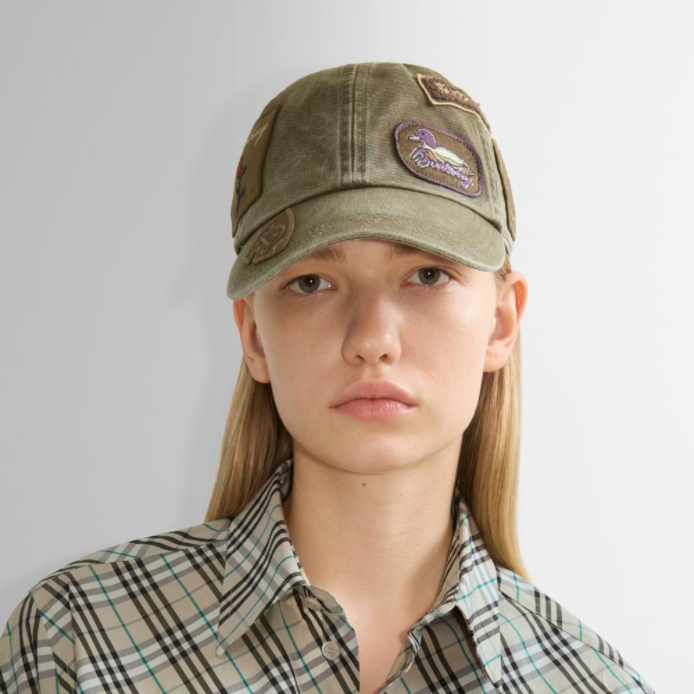 Burberry Gorra En Algodón Con DistintivoPrecio 520 00 €