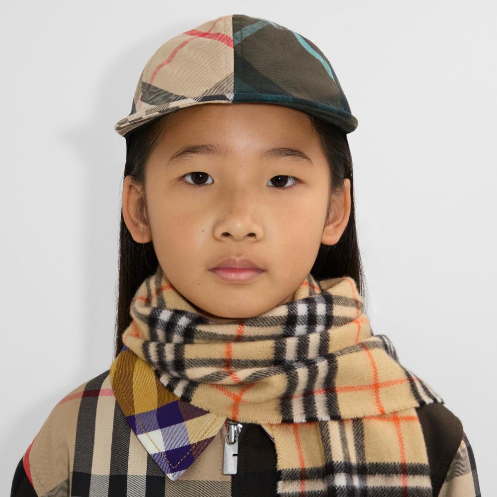 Burberry Gorra En Algodón Con Motivos Check ContrastantesPrecio 230 00 € 3-14 Años
