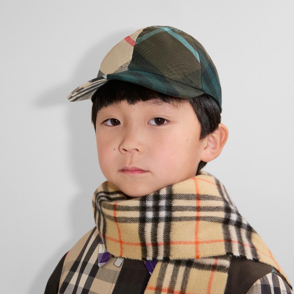 Burberry Gorra En Algodón Con Motivos Check ContrastantesPrecio 230 00 € 3-14 Años