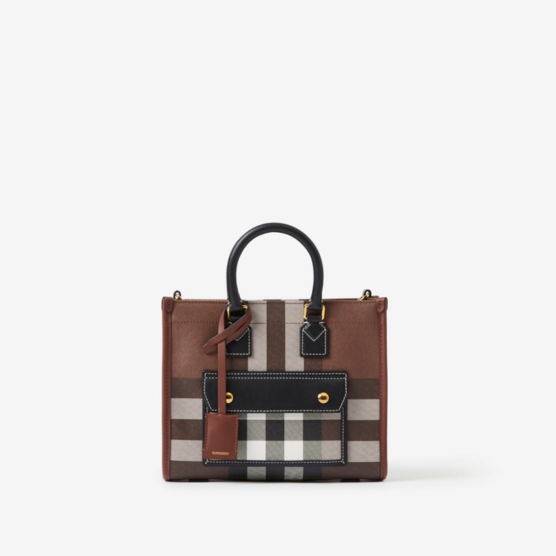 Burberry Minibolso tote FreyaPrecio 1.290 00 € Personalizable con iniciales