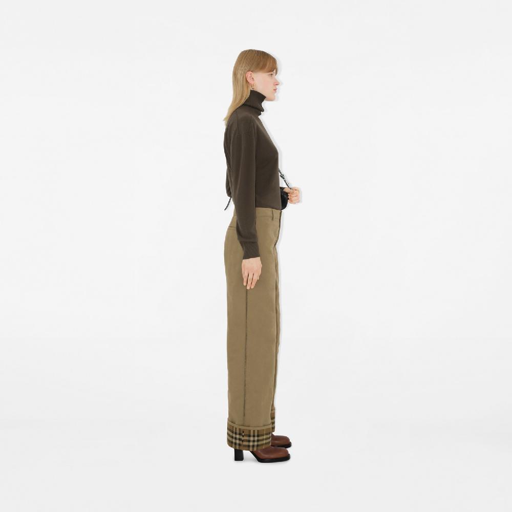 Burberry Pantalones En Algodón Y NailonPrecio 1.090 00 € Pasarela