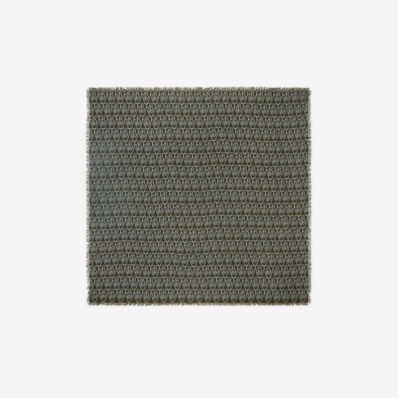 Burberry Pañuelo en lana con motivo B ShieldPrecio 480 00 €