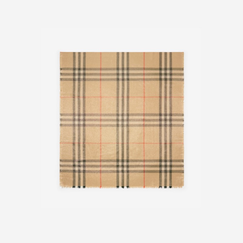 Burberry Pañuelo en lana y seda con acabado metalizadoPrecio 480 00 € Novedades