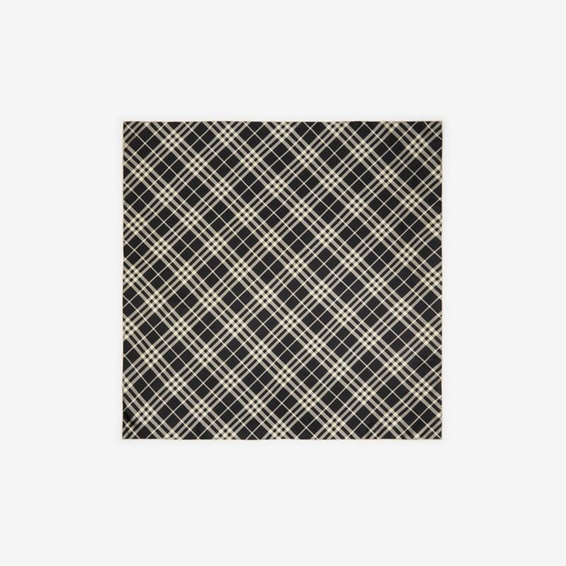 Burberry Pañuelo en seda CheckPrecio 450 00 € Novedades