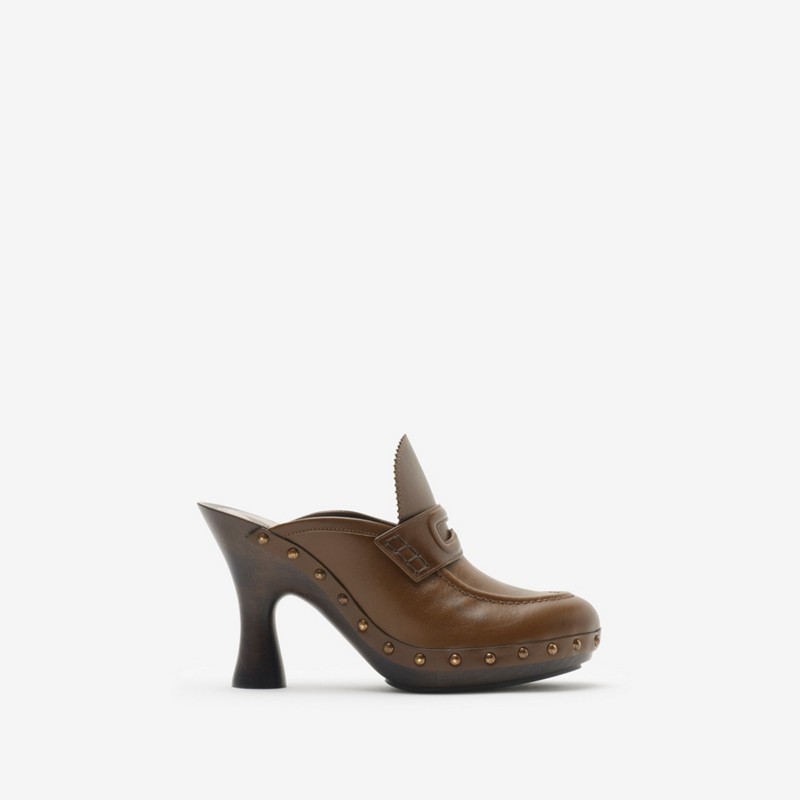 Burberry Zuecos Potter en pielPrecio 820 00 € Pasarela