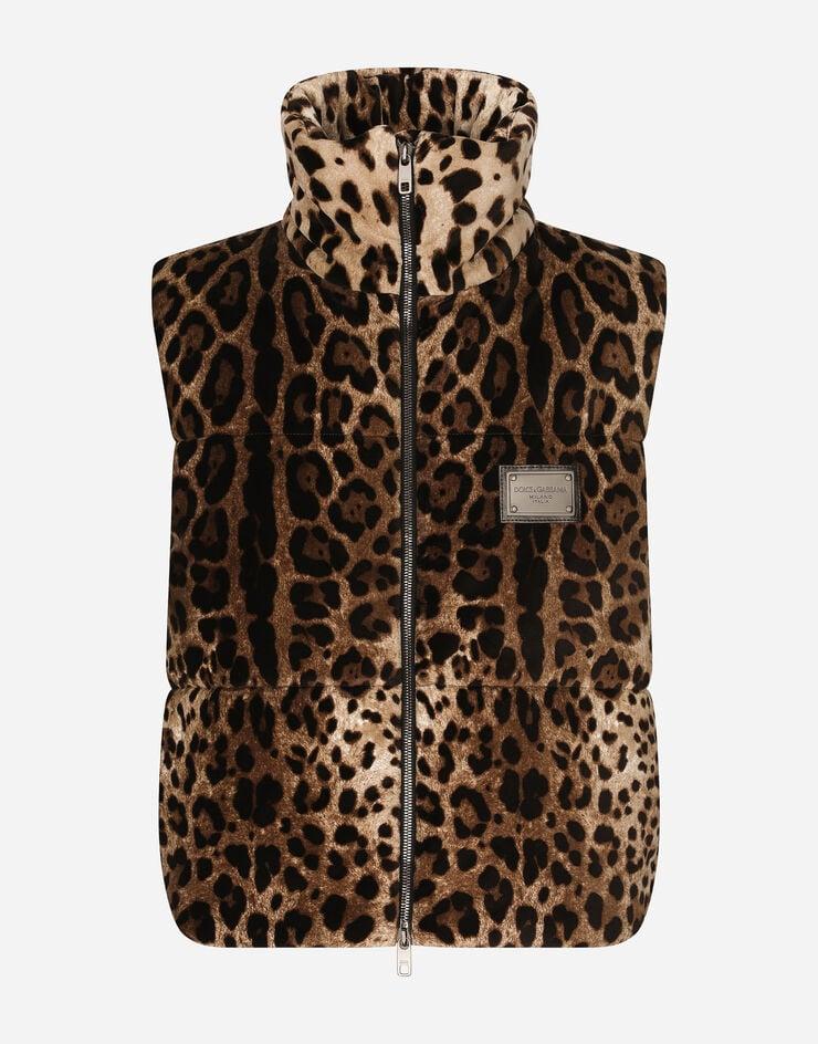 Dolce & Gabbana Cazadora sin mangas con estampado de leopardo con placa con logotipo