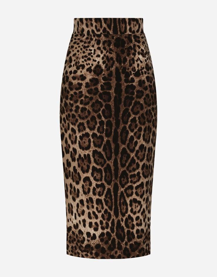 Dolce & Gabbana Falda longuette de crepé doble con estampado de leopardo
