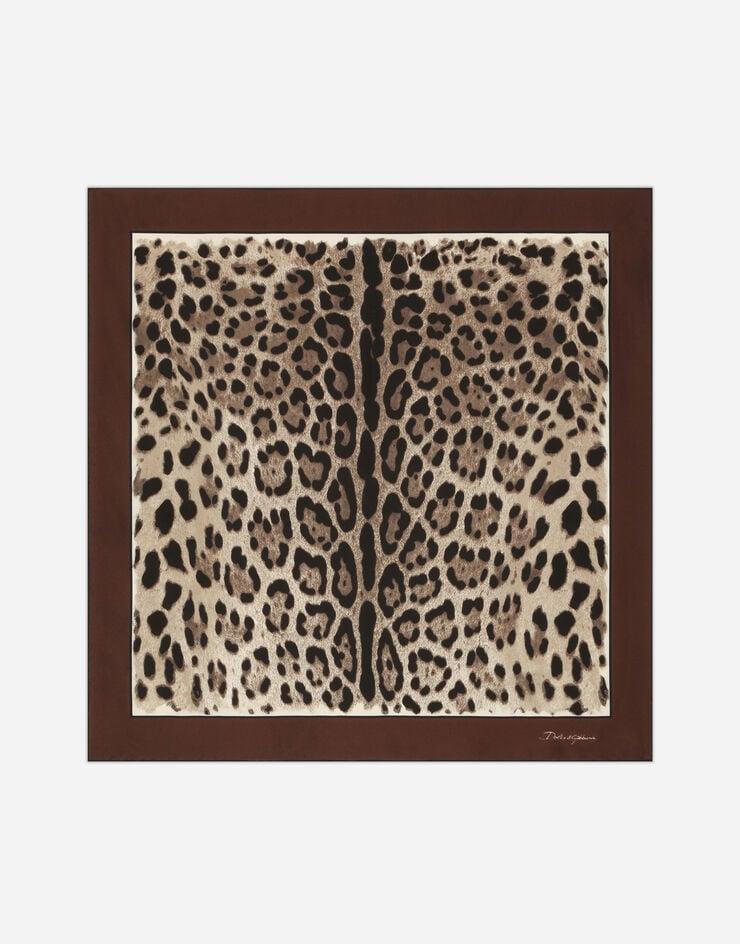 Dolce & Gabbana Fular 70x70 de sarga con estampado de leopardo